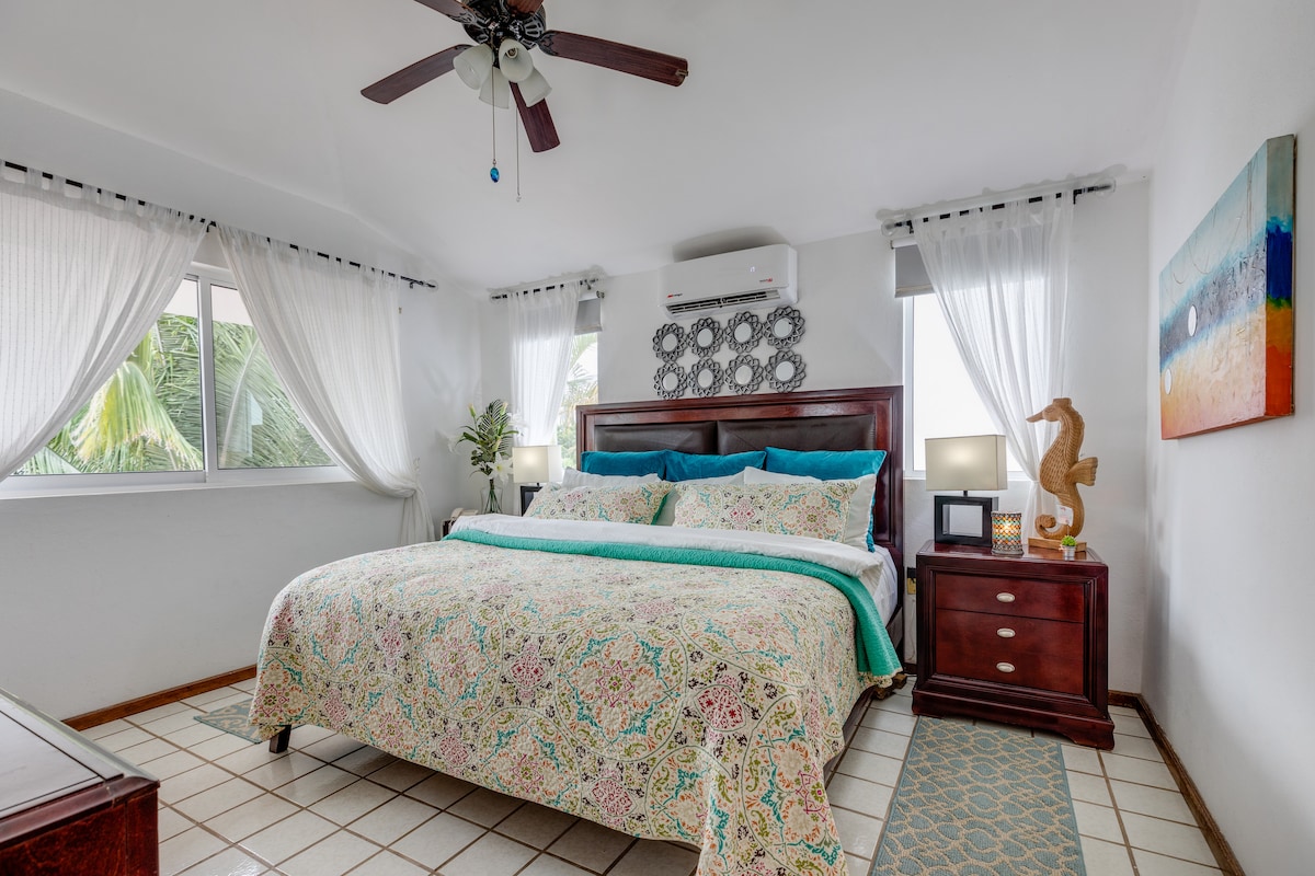 Მთავარი საძინებელი დიდი საწოლი ერთად ensuite 