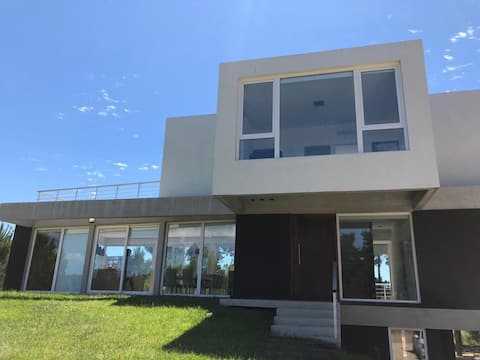 Beautiful and exclusive house in the Villa Roble neighborhood
