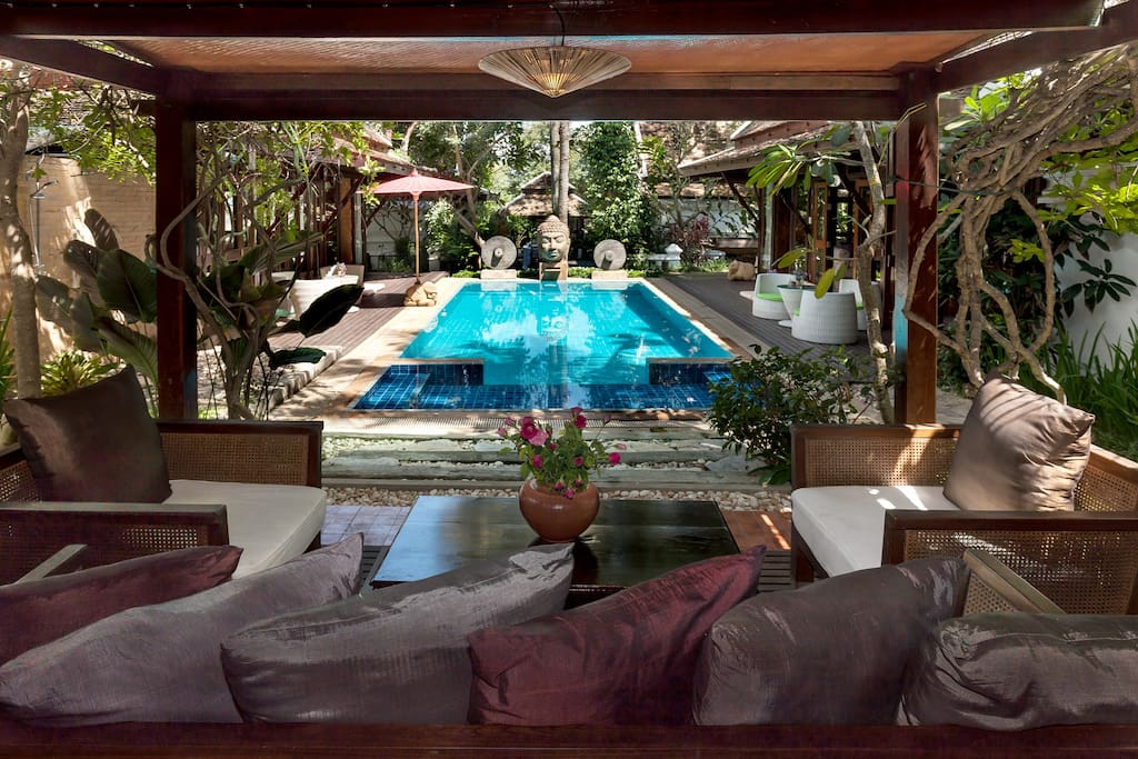 Pool lounge