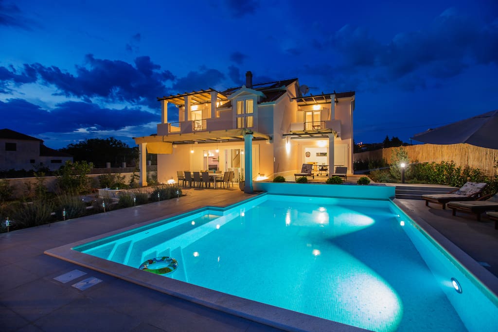 Villa pool