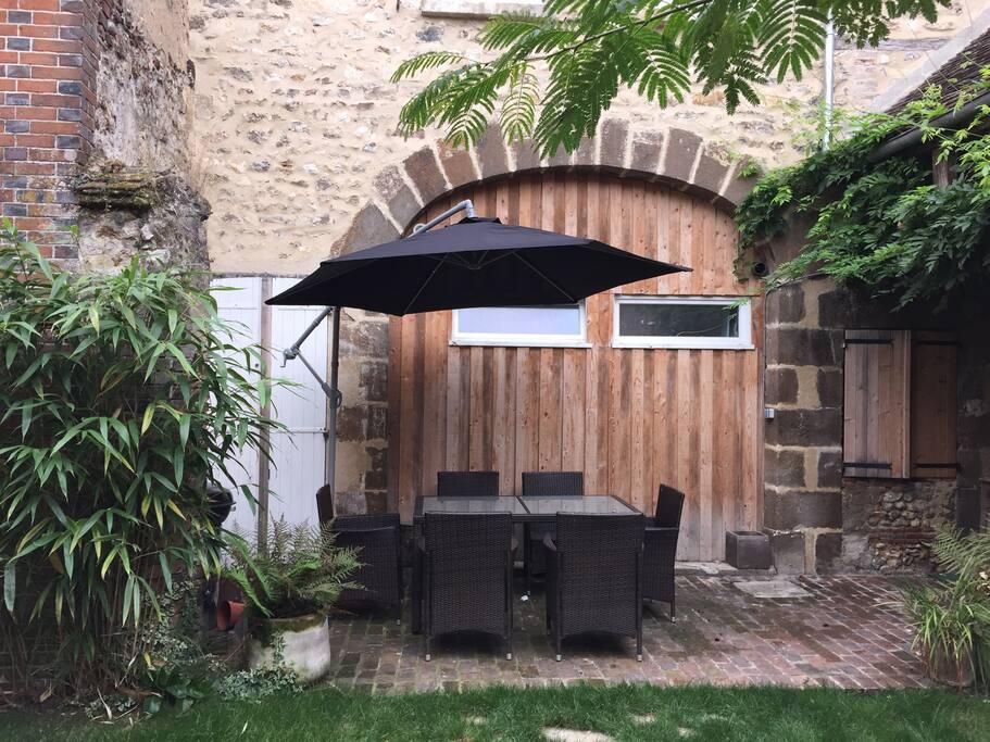 Voici une vue de la terrasse.