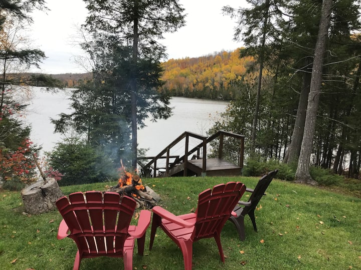 Naturo;Chalet chaleureux au bord de l’eau Cottages à louer à MontLaurier, Québec, Canada Airbnb