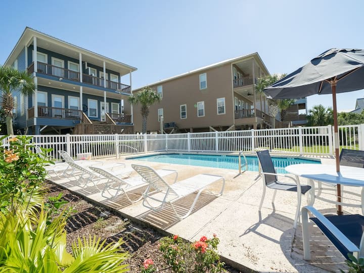 Bama Blue Beach RetreatPools/HotTub/Dock Houses for Rent in Gulf
