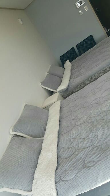 깨끗한 침구 / Comfy inflatable mattress