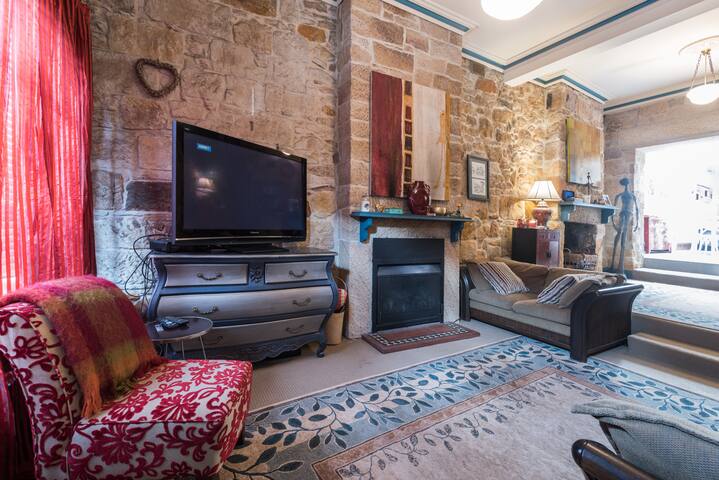 Sandstone Sanctuary Balmain gallery image 2