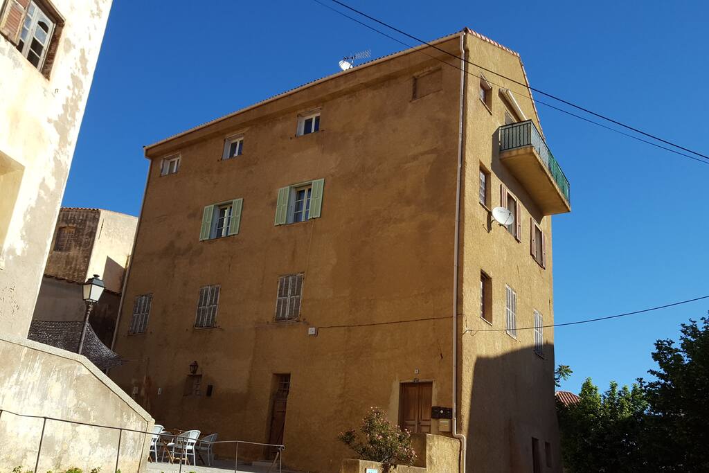 immeuble au cœur de la citadelle de Calvi