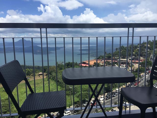 Balcony,Taal view, NETFLIX, Wi-fi, 4Beds