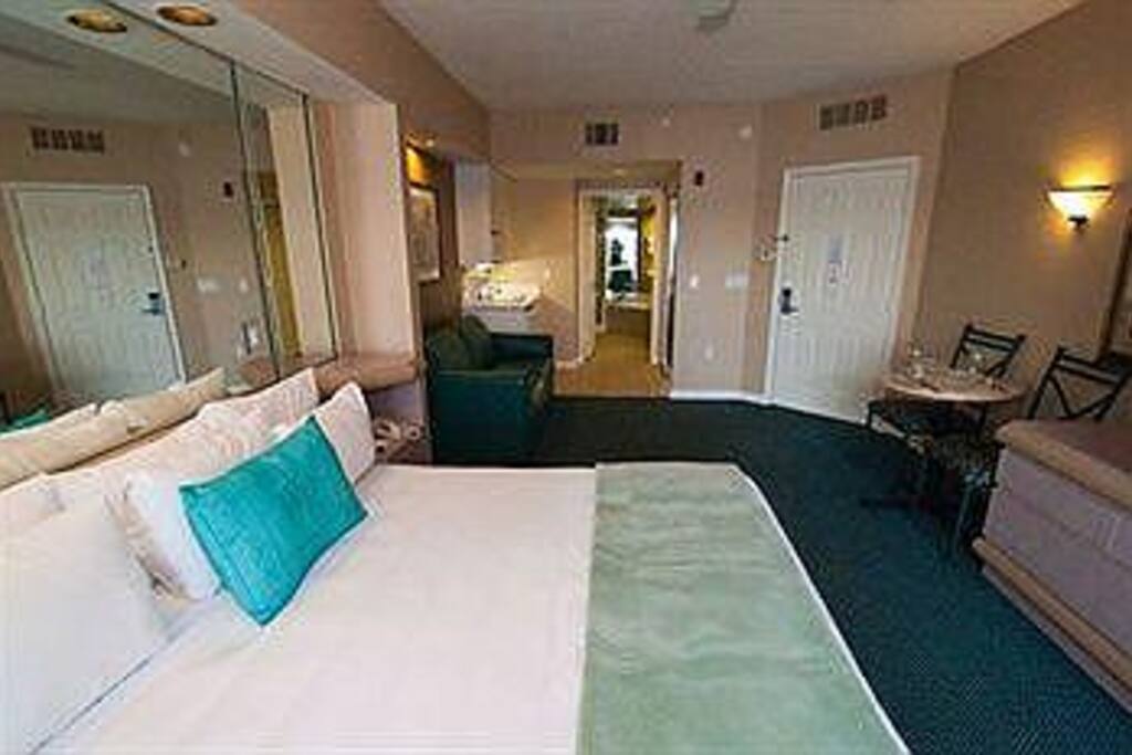 Cama de casal King + sofá cama casal, os móveis e decorações podem variar de cada apartamento