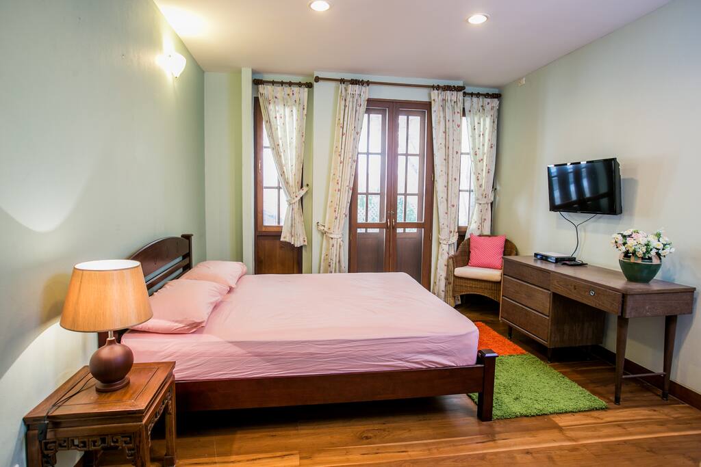 Room no. 1 - Queen Bed - Ground Fl.