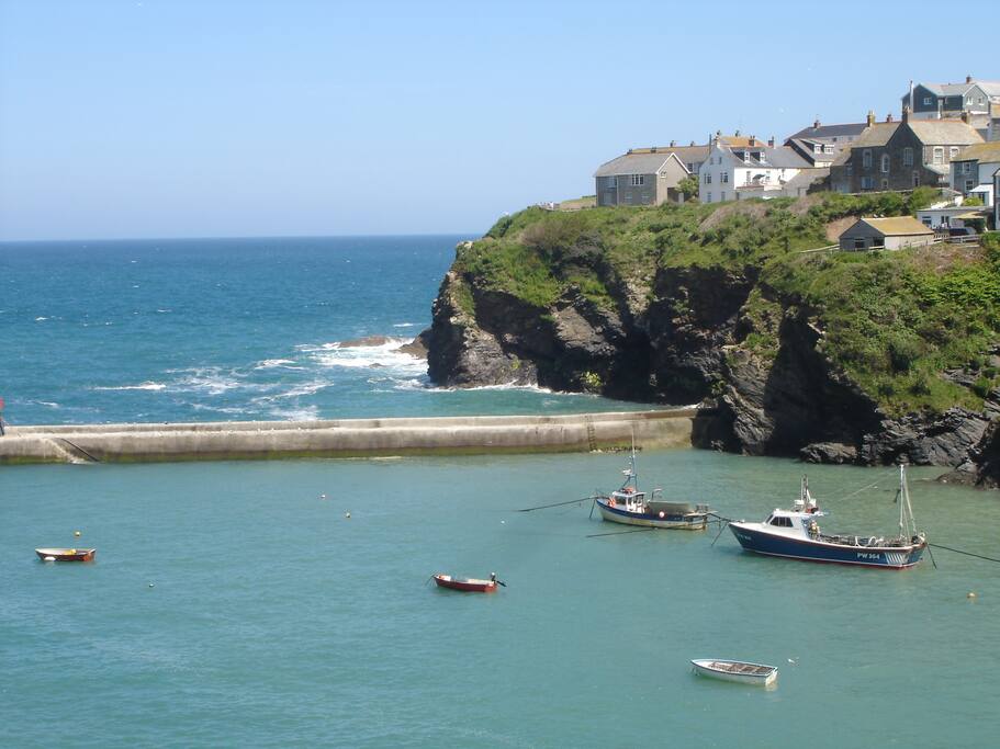 Superb clifftop location
