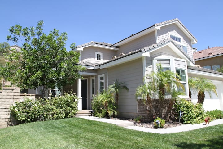 GOODE.HOMES | Luxury Home w/ pool & lush gardens