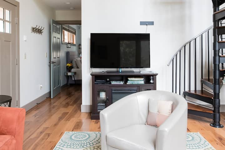 Enchanting Cottage Near Downtown Asheville - Asheville, NC