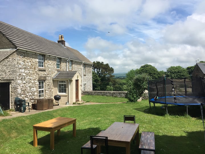 Welsh Farmhouse, Ideal For Larger Families. Sleeps 10 - Pembrokeshire