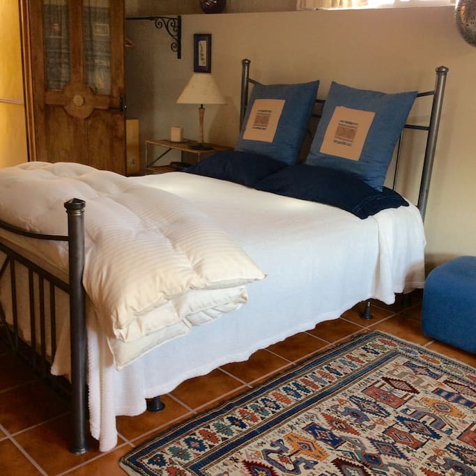 The queen bed.