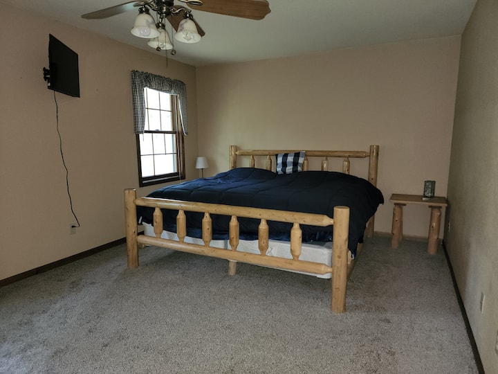 Bračni krevet (180x200) na katu