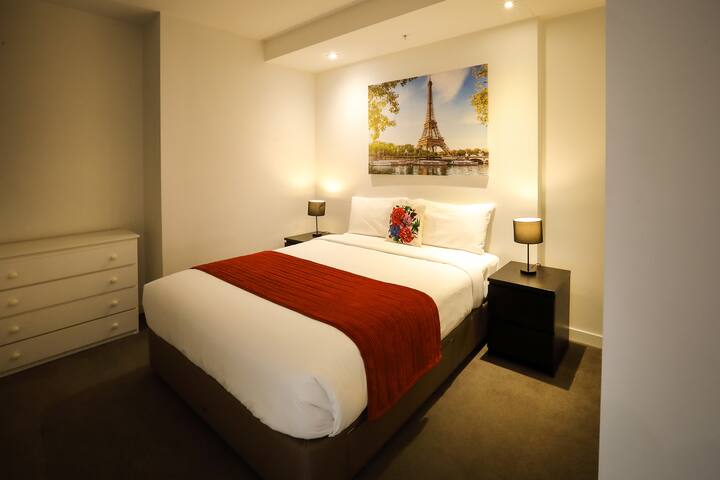 Location! Everything you need & walk to CBD gallery image 3