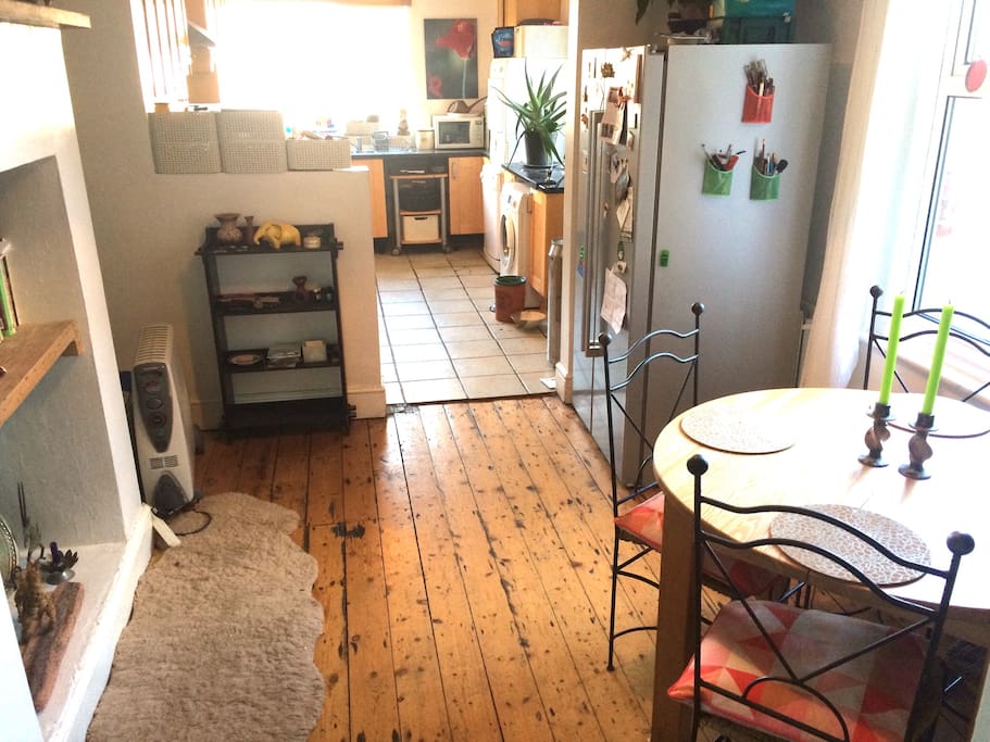 Well equipped kitchen and dining room