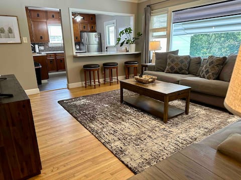 Douglas-Open Kitchen, Garage, Big Window, Grill