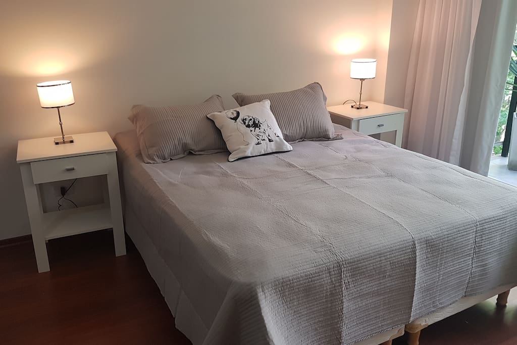 choose 1 Queen bed for 2, or 2 single bed