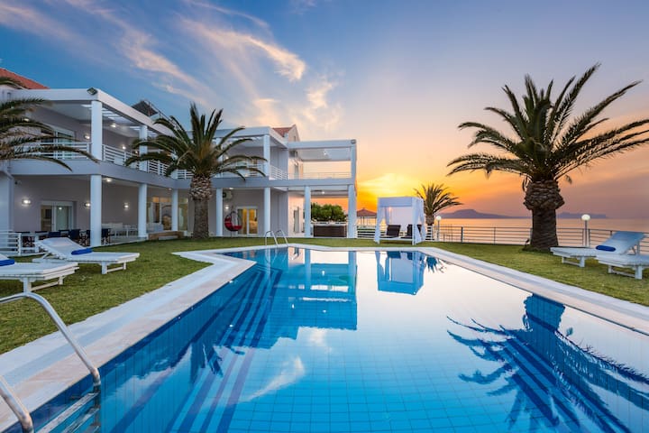 7 bedroom villa with exclusive facilities