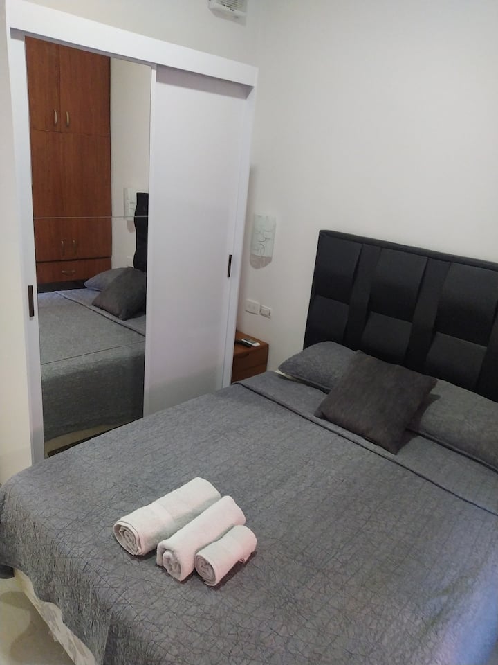 Main bedroom with double bed and closet Air Conditioning Split