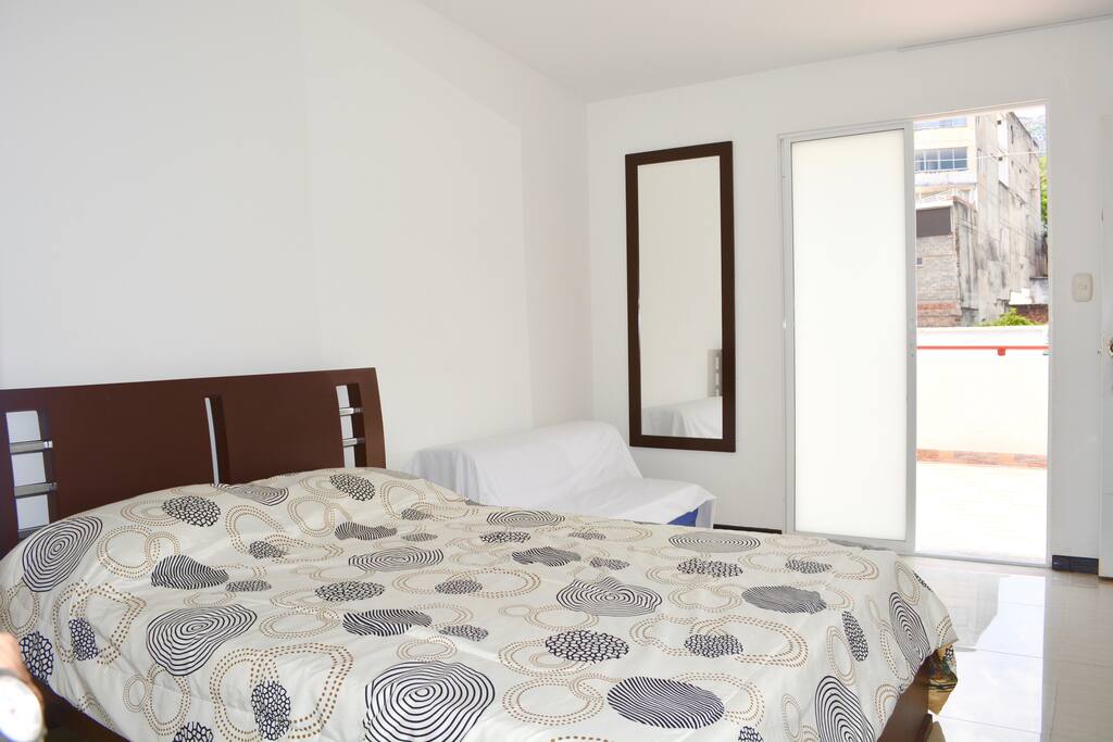 Habitación con vista e iluminado