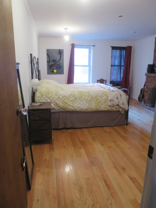 New Queen bed