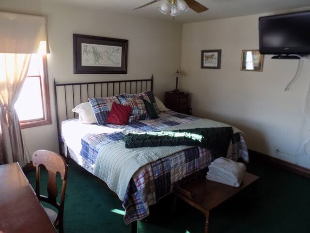 3 separate King bdrms Lakeside Close to Stillwater gallery image 5