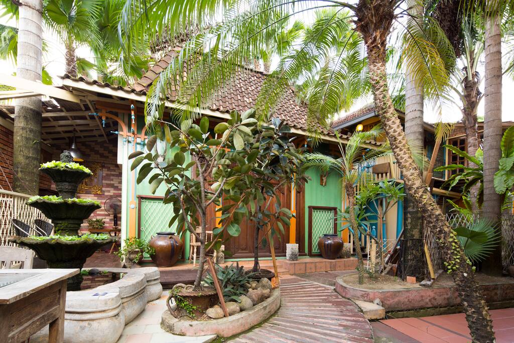 Our little green-house loft - suits 2-4 pax.