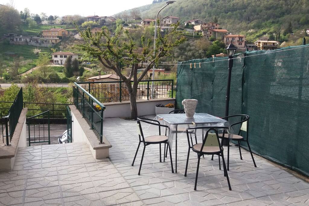 Giardino veranda ,vista dell'ingresso e panorama