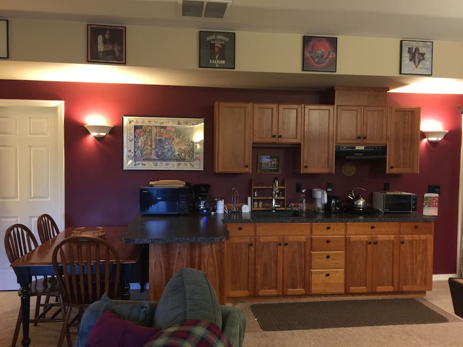 Fully equipped kitchenette with dining table and chairs