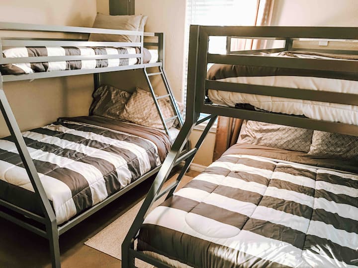 SPÁLŇA Č.3 S 2 SÚPRAVAMI ODDELENÝCH LÔŽOK NAD PLNÝMI POSCHODOVÝMI POSTEĽAMI