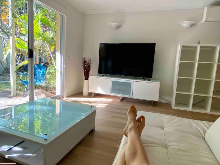 Beach 7 mins! Tropical Oasis in Mermaid