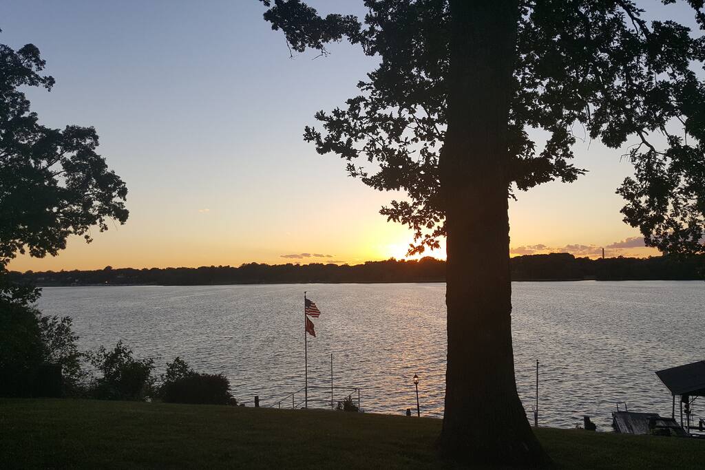 Lake Decatur Corporate Retreat & Weekend Getaway Houses for Rent in