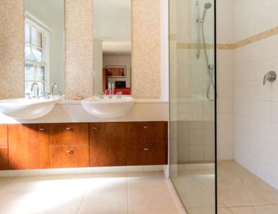 A spacious ensuite with walk in shower and double basins. Towels, shampoo, conditioner, body and hand wash are all provided. Just bring your own beach towel.