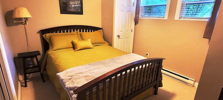 Მრავალრიცხოვანი კომენტარი მივიღე დედოფლის ზომის საწოლის კომფორტზე. Განსაკუთრებით ბალიშები. არსებობს ბალიშის 4 სხვადასხვა ტიპი.