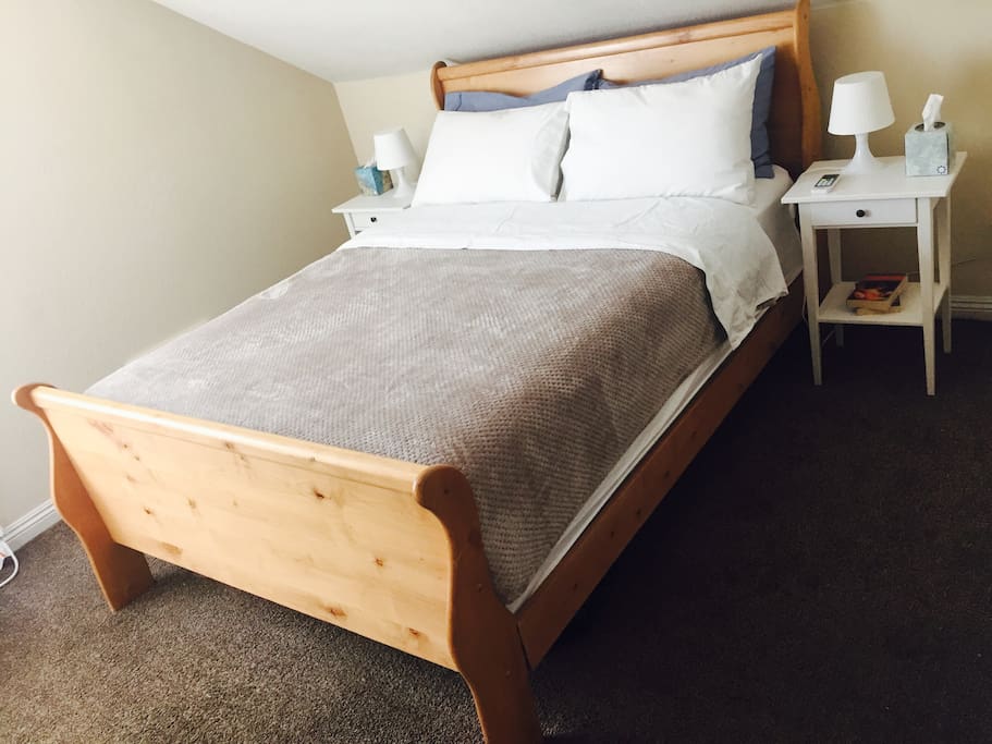 Bedroom - Queen Bed