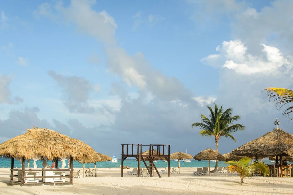 Beach only 200m away.
