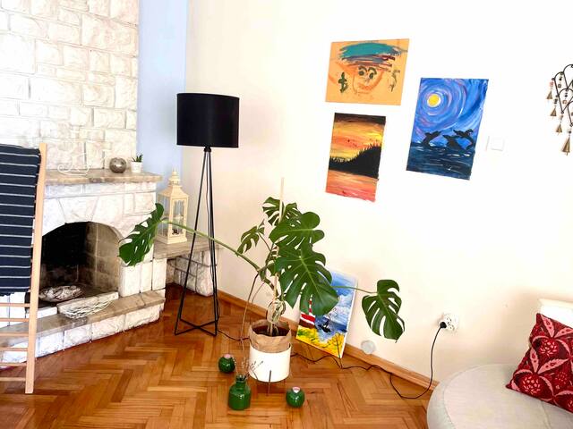 Family friendly 2 BR 1 BTH apartment w/ sea views. gallery image 4