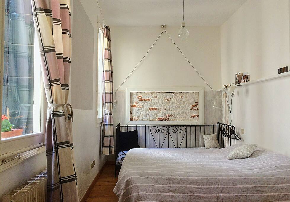 Full of natural light in the day