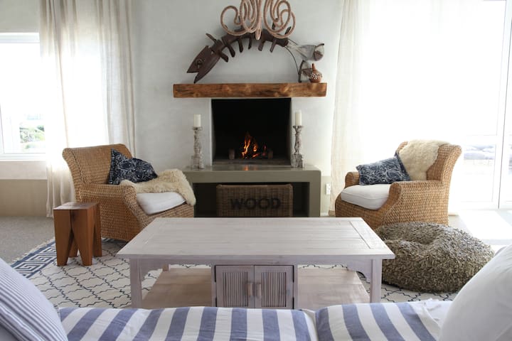 Pebbles-Beach House gallery image 4