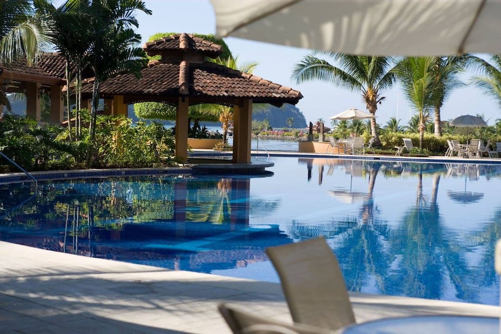 Swim up bar is a great place to unwind.