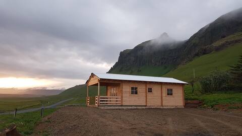 Trying cottage, Reynisfjara, black beach