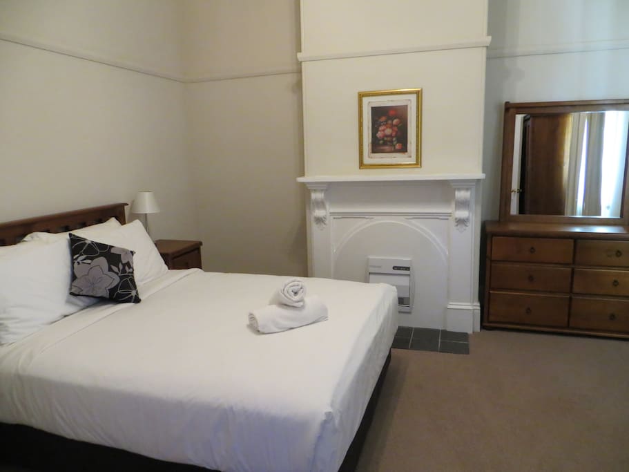 Spacious Queen bedroom