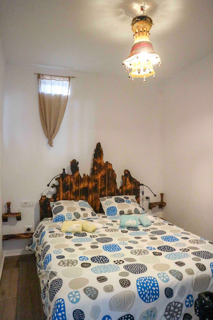 Dhoma dopio ka një kokë të veçantë që formon vijën bregdetare të 3 vendeve/vendeve ku kemi jetuar së bashku: Mozambik, Australi dhe Icod de los Vinos aktual. Druri u trajtua sipas një teknike të lashtë japoneze