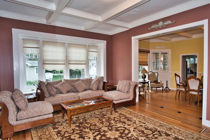 Queen Room In Victorian Inn - Downtown Calistoga - Calistoga, CA