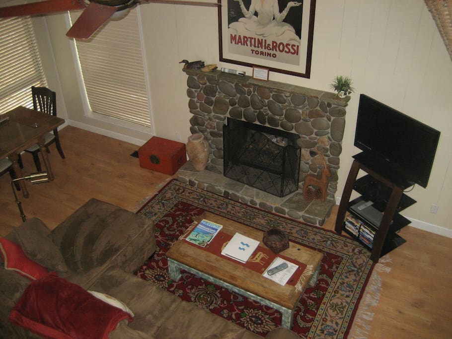 Livingroom with gas fireplace.