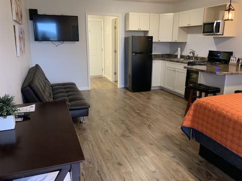 Golden Nuget One Queen Bed, Futon & Kitchen