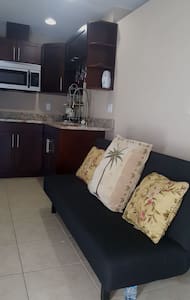 GUESTHOUSE CLOSE TO DOWN TOWN AND ATTRACTIONS