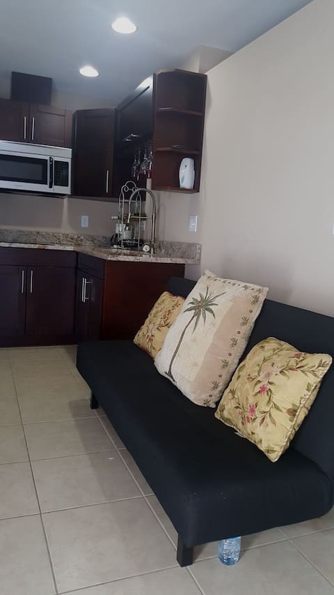 Guesthouse Close To Downtown And Attractions